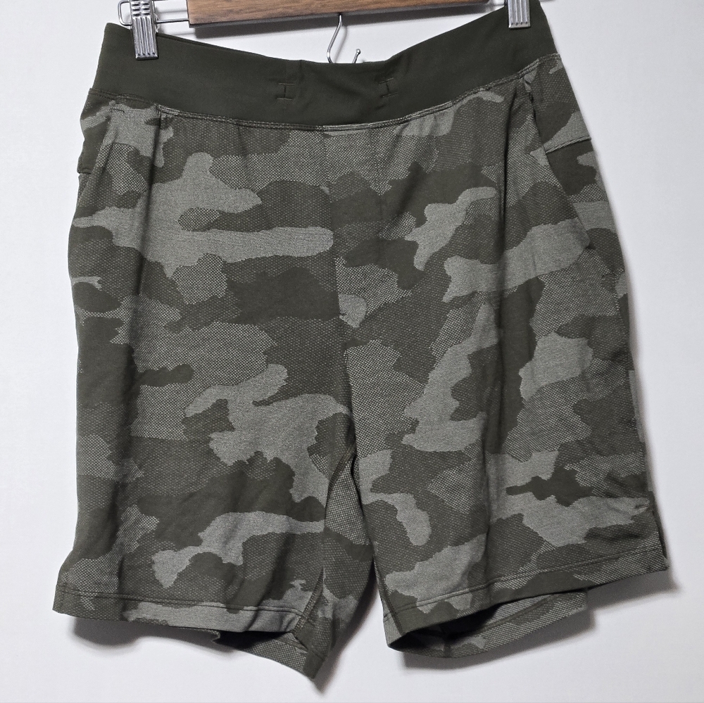 Lululemon Mens T.H.E. Shorts Green Camouflage Print Small 7"